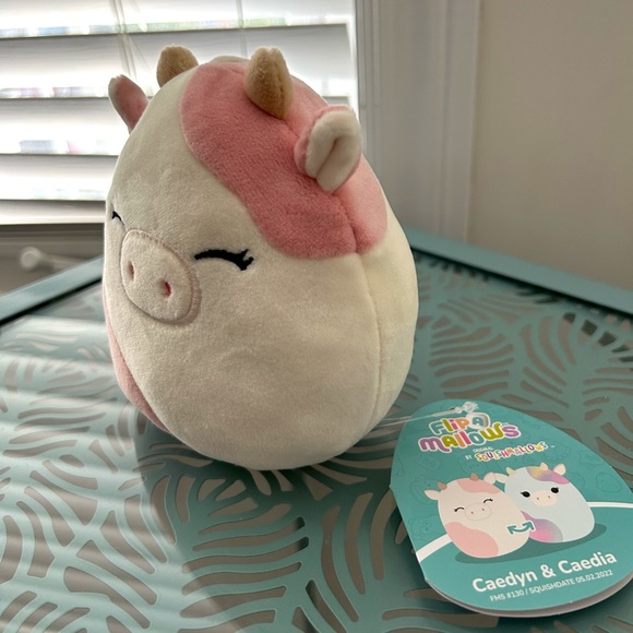 Caedyn and Caedia 5” Cow Flipamallows Squishmallow - BNWT - Picture 3 of 9